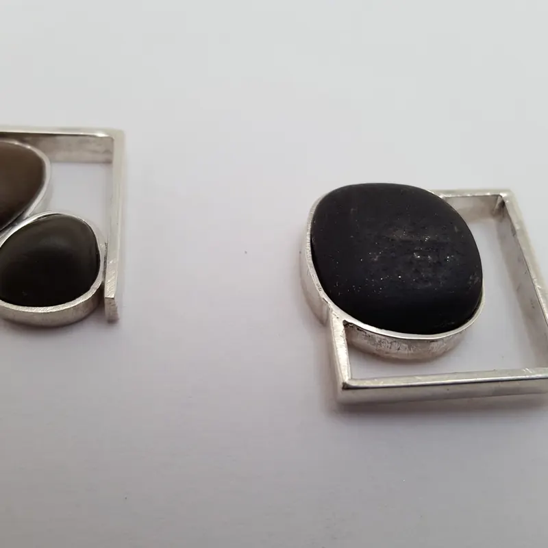 Botons de puny Pedres – Botons de puny. Argent i pedres de platja · joieria Manuel Baró